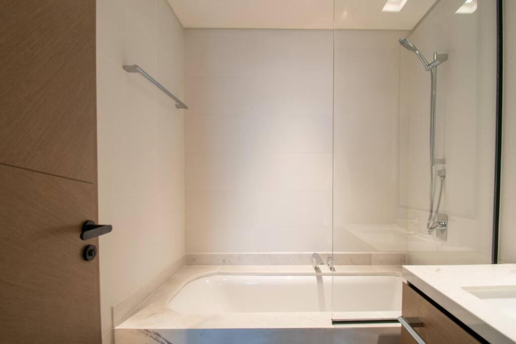 Waves - Luxurious 11th Floor Retreat In Palace Residences *