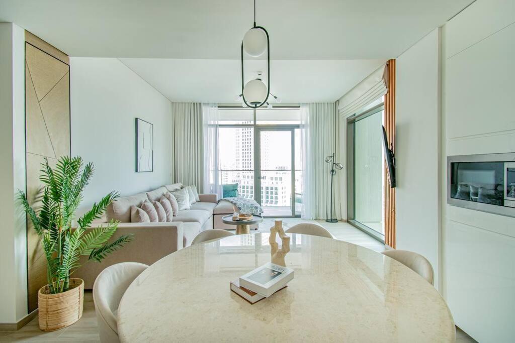 Waves - Luxurious 11th Floor Retreat In Palace Residences * Dubai