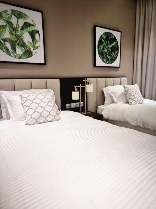 2 Bedroom Damac Prive * Dubai