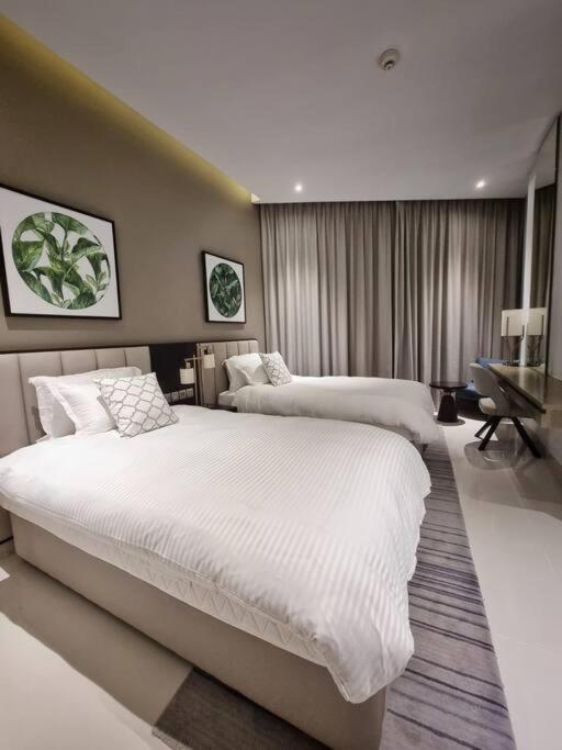 2 Bedroom Damac Prive * Dubai