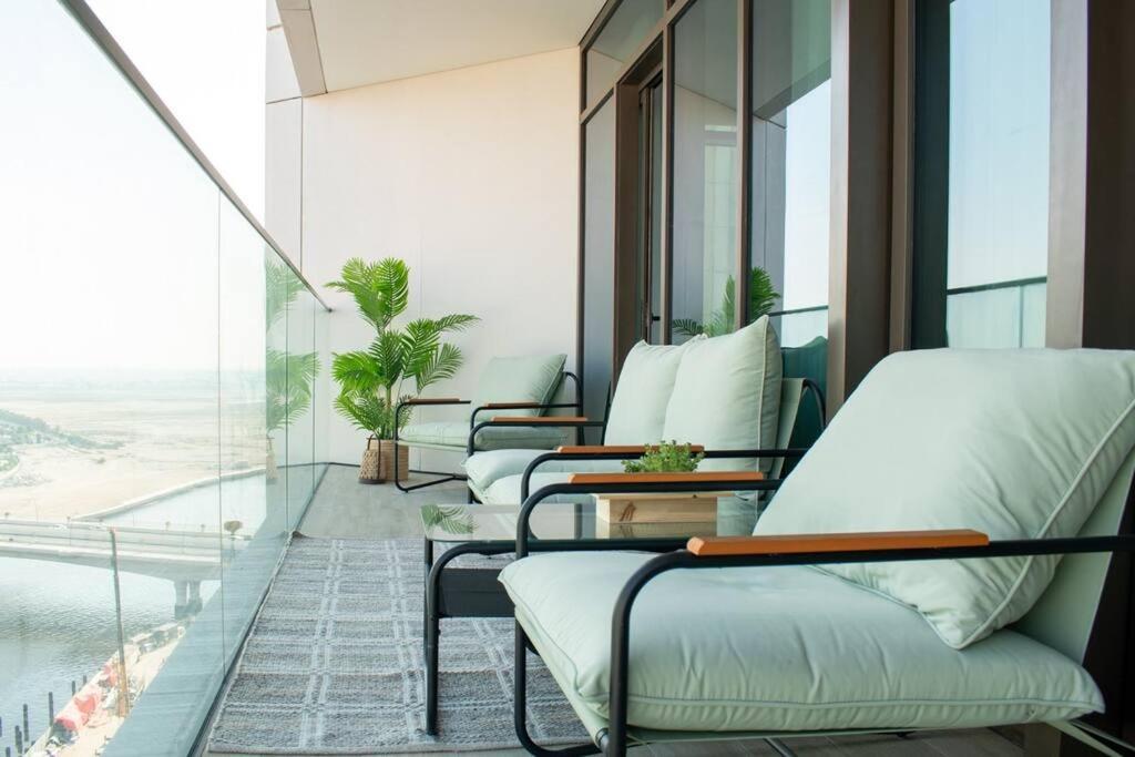 Waves - Luxurious 11th Floor Retreat In Palace Residences Apartment *