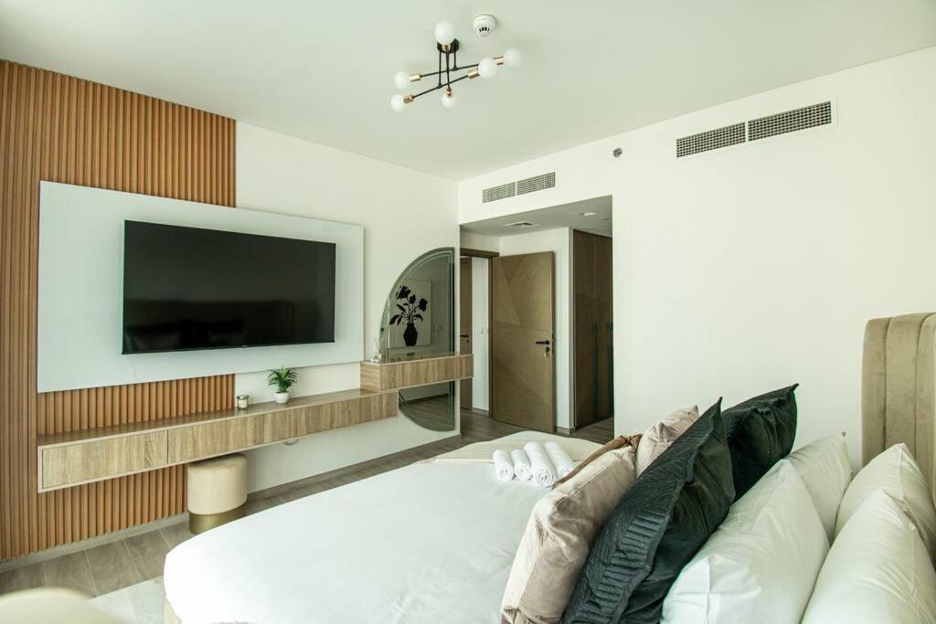 Waves - Luxurious 11th Floor Retreat In Palace Residences *