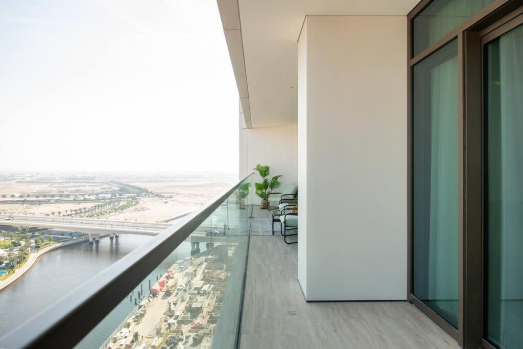 Waves - Luxurious 11th Floor Retreat In Palace Residences Dubai