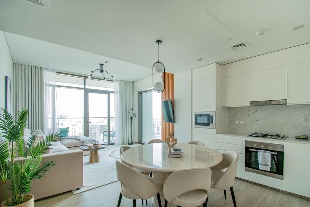 Waves - Luxurious 11th Floor Retreat In Palace Residences * Dubai