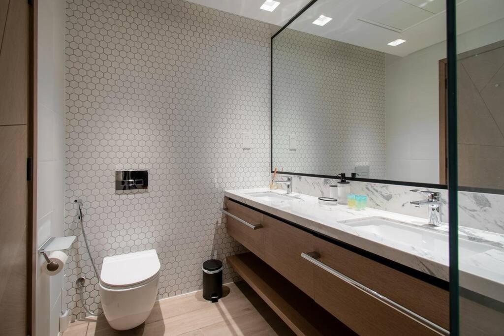 Waves - Luxurious 11th Floor Retreat In Palace Residences *