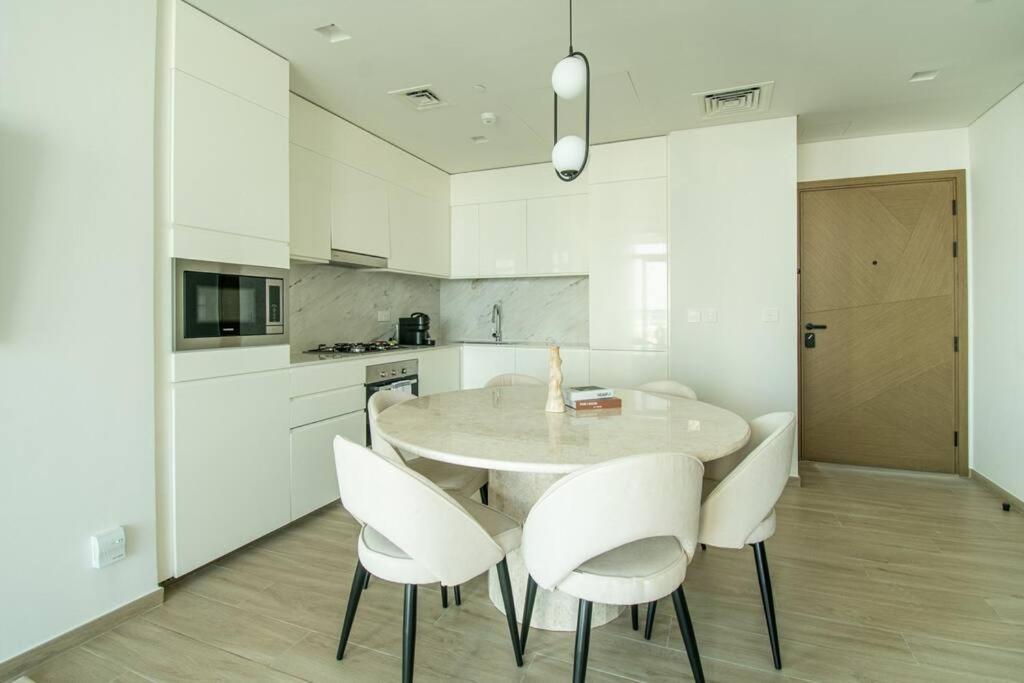 Apartment Waves - Luxurious 11th Floor Retreat In Palace Residences Dubai