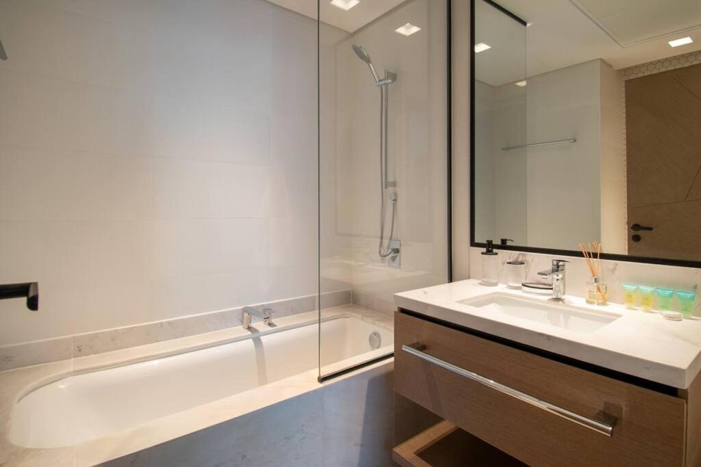 Waves - Luxurious 11th Floor Retreat In Palace Residences Apartment Dubai