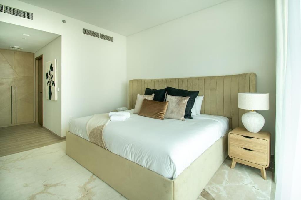 Waves - Luxurious 11th Floor Retreat In Palace Residences * Dubai