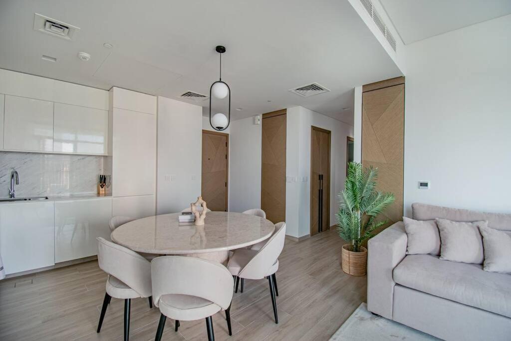 Waves - Luxurious 11th Floor Retreat In Palace Residences Apartment *
