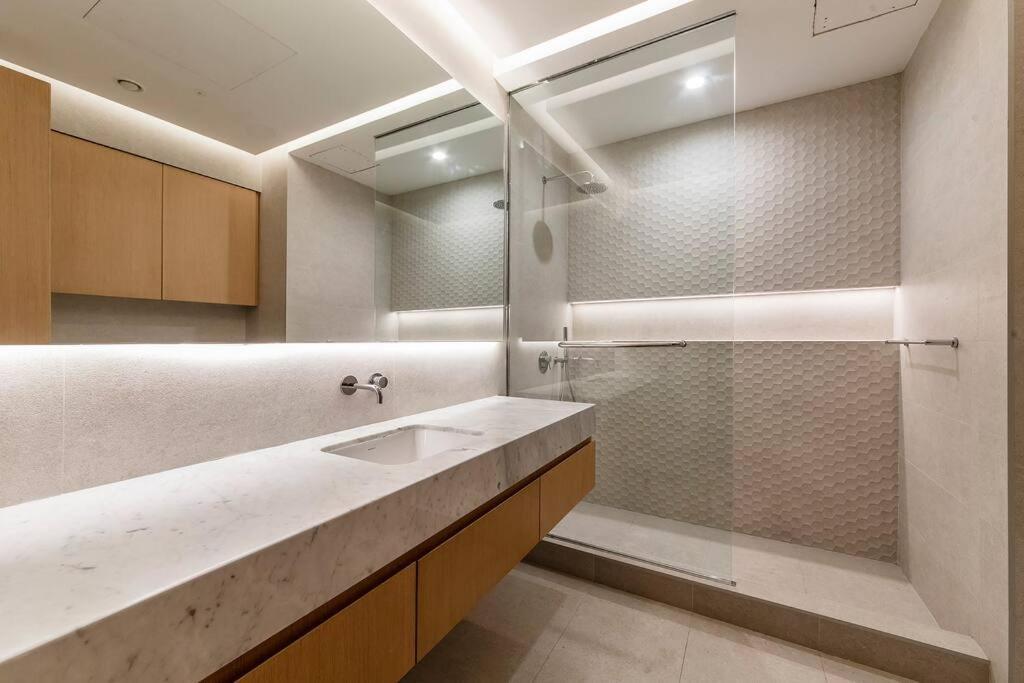 Palm Jumeirah Sea View 1bdr Dubai