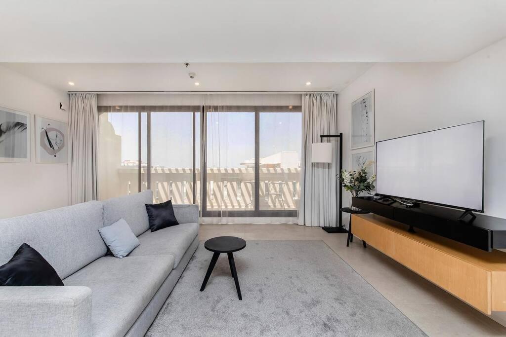 Palm Jumeirah Sea View 1bdr Apartment Dubai