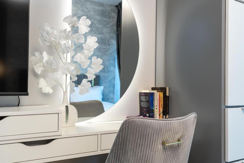 White Sage Stunning New In Marina Apartment