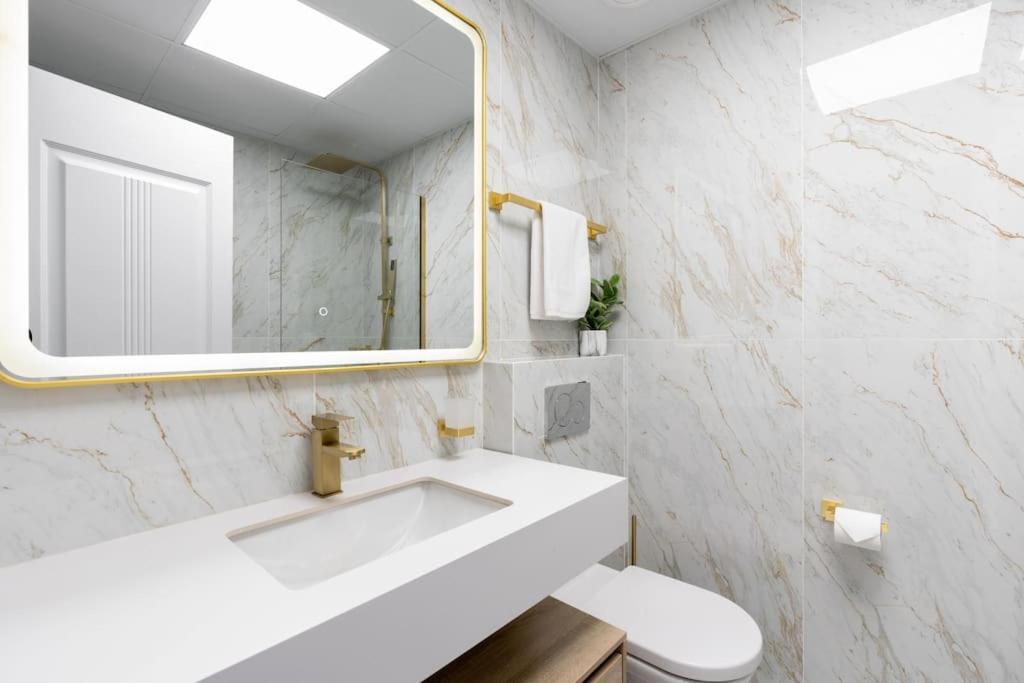 White Sage Stunning New In Marina Apartment