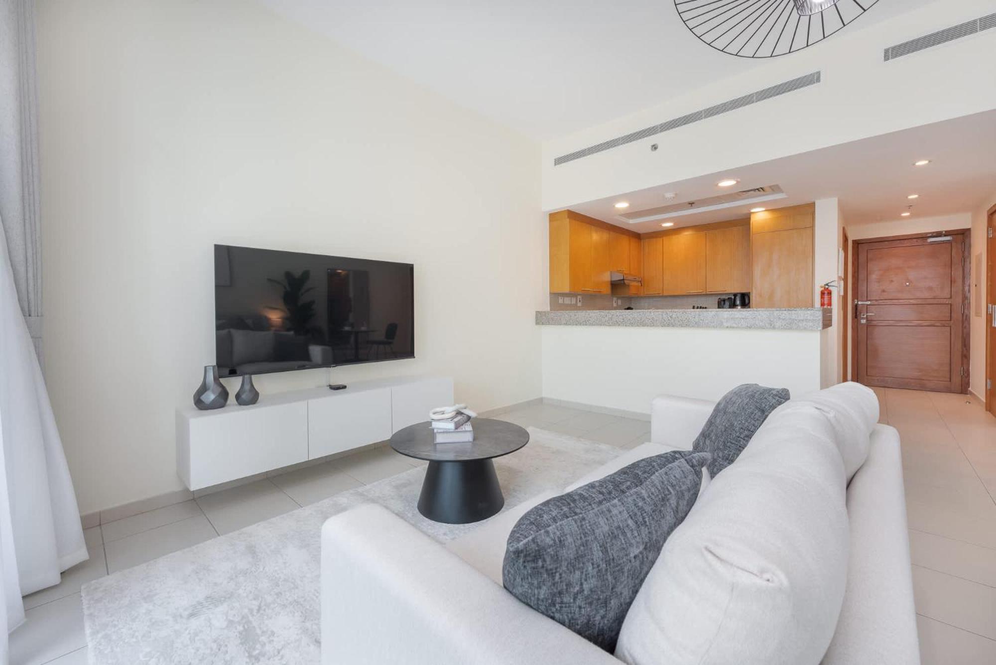 Minimalist And Modern In Business Bay Apartment *