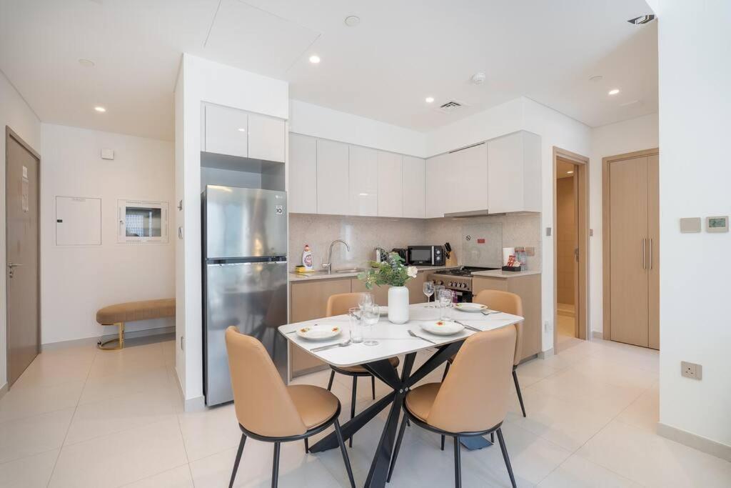 Apartment Stylish Urban Living - 1-bedroom In Burj Royale Dubai