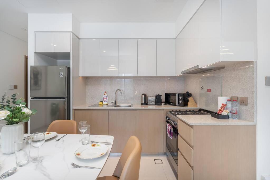 Stylish Urban Living - 1-bedroom In Burj Royale Apartment