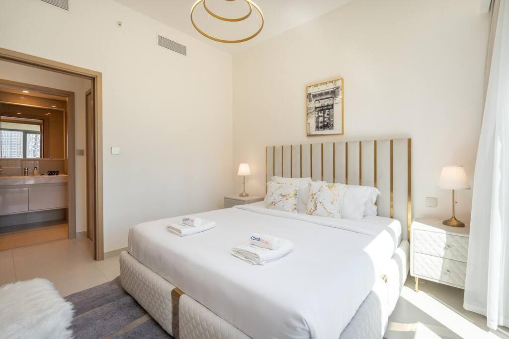 Stylish Urban Living - 1-bedroom In Burj Royale Apartment *