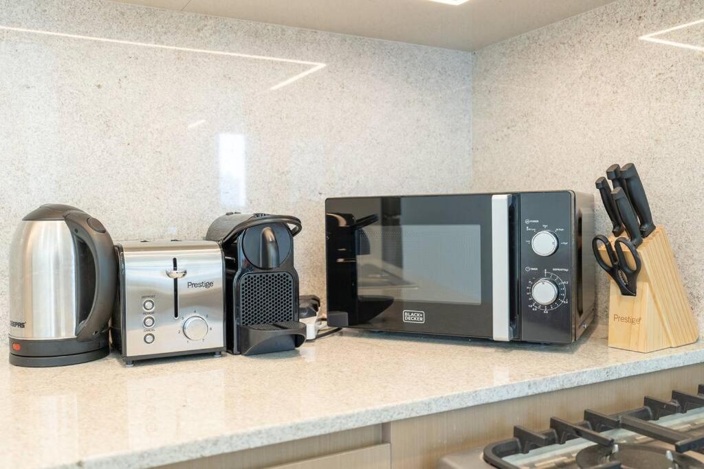 Stylish Urban Living - 1-bedroom In Burj Royale Apartment Dubai