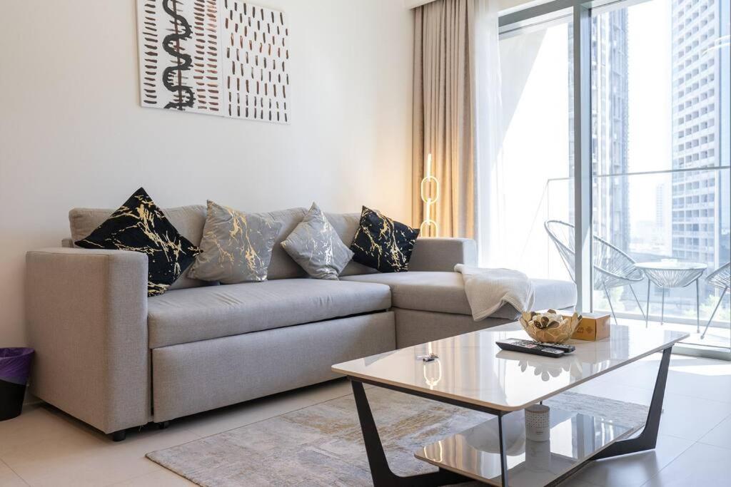 Stylish Urban Living - 1-bedroom In Burj Royale * Dubai