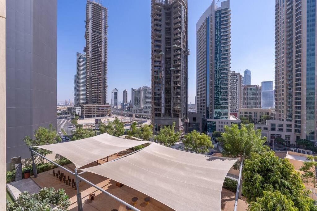 Apartment Stylish Urban Living - 1-bedroom In Burj Royale *