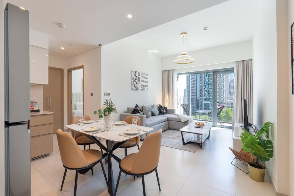 Apartment Stylish Urban Living - 1-bedroom In Burj Royale Dubai