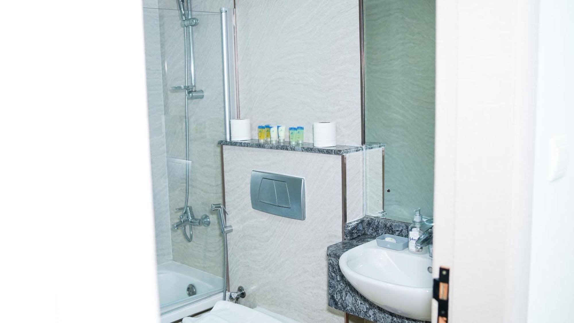 Marina View Spacious 2 Bhk Apartment *
