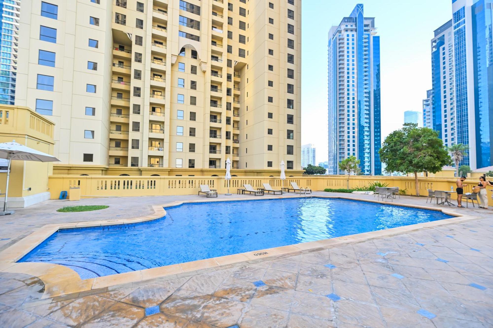 7 Beds - Jbr 3 Min Walk Apartment