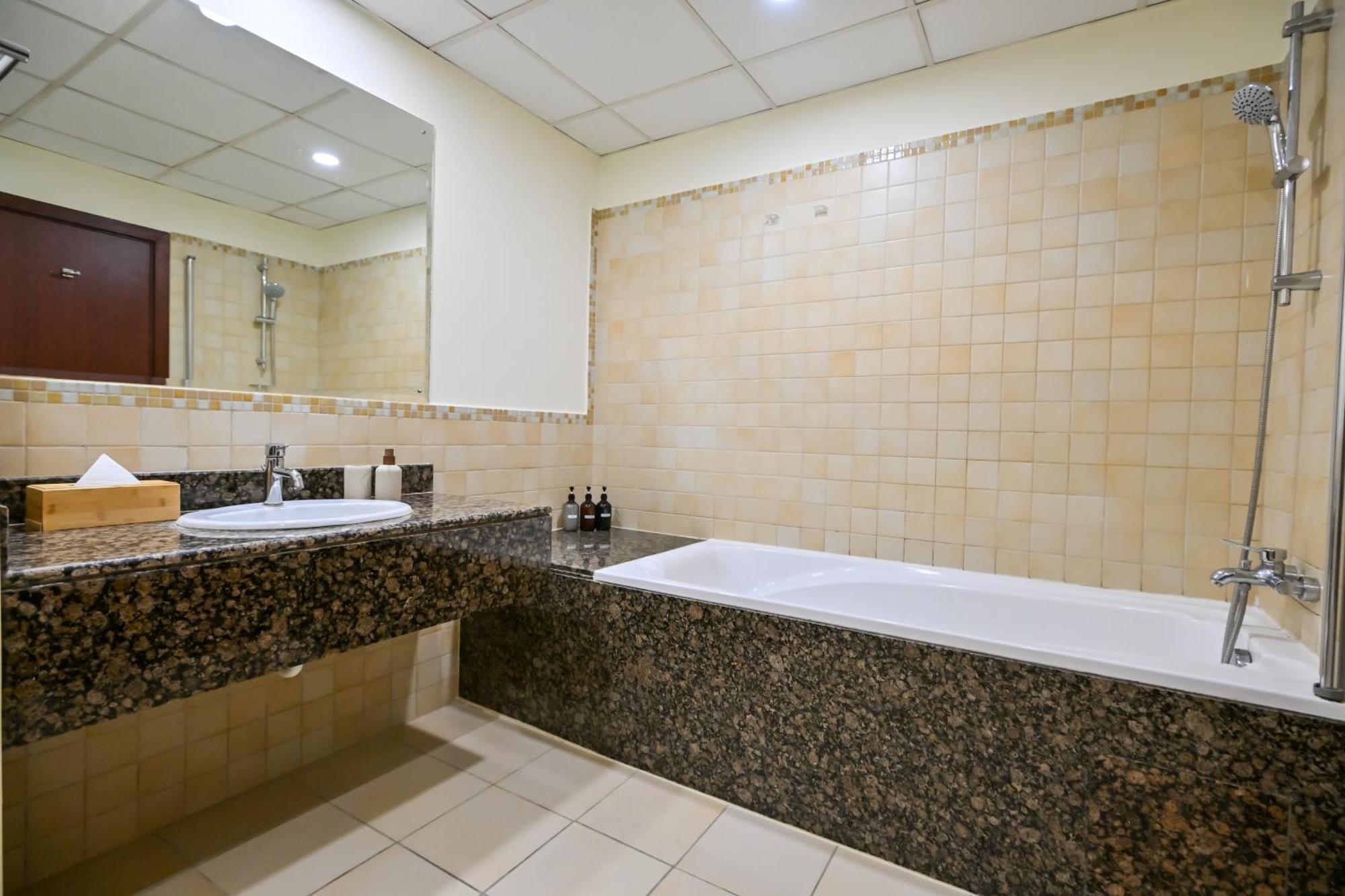 7 Beds - Jbr 3 Min Walk * Dubai