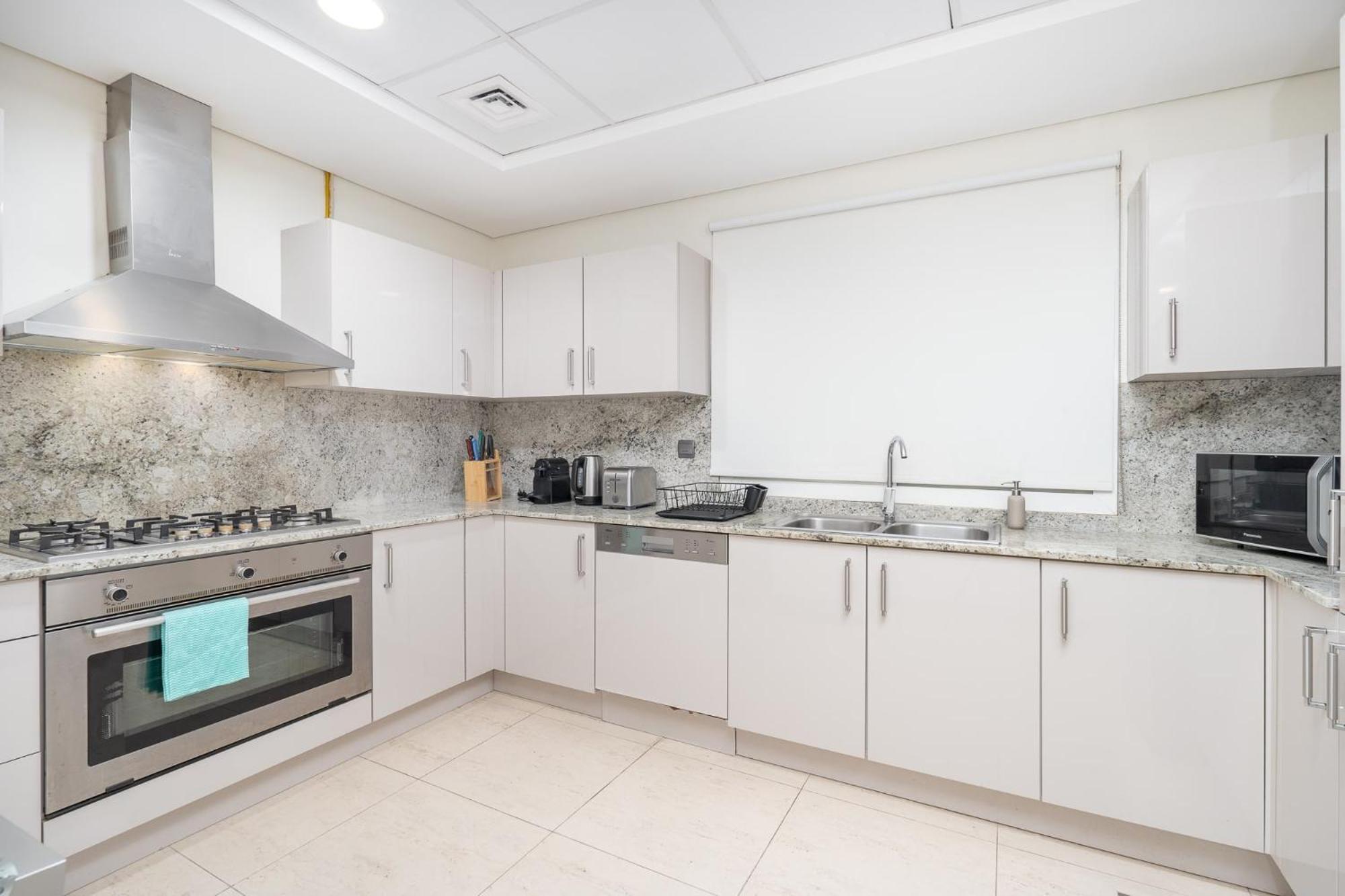 Apartment Prestigious 3-bedroom With Easy Access In Downtown Dubai
