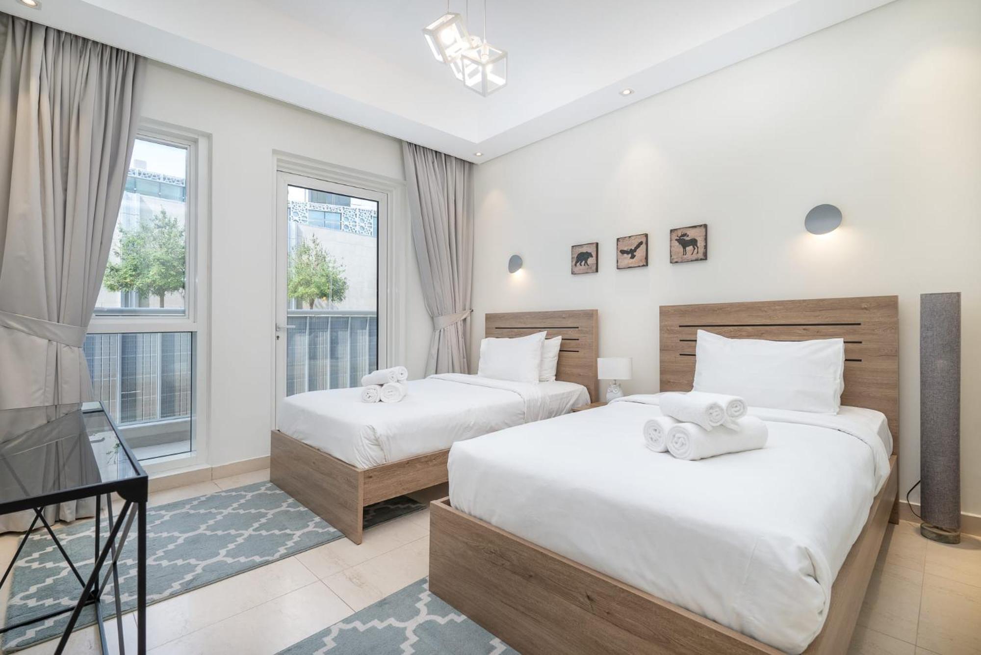 Prestigious 3-bedroom With Easy Access In Downtown Apartment