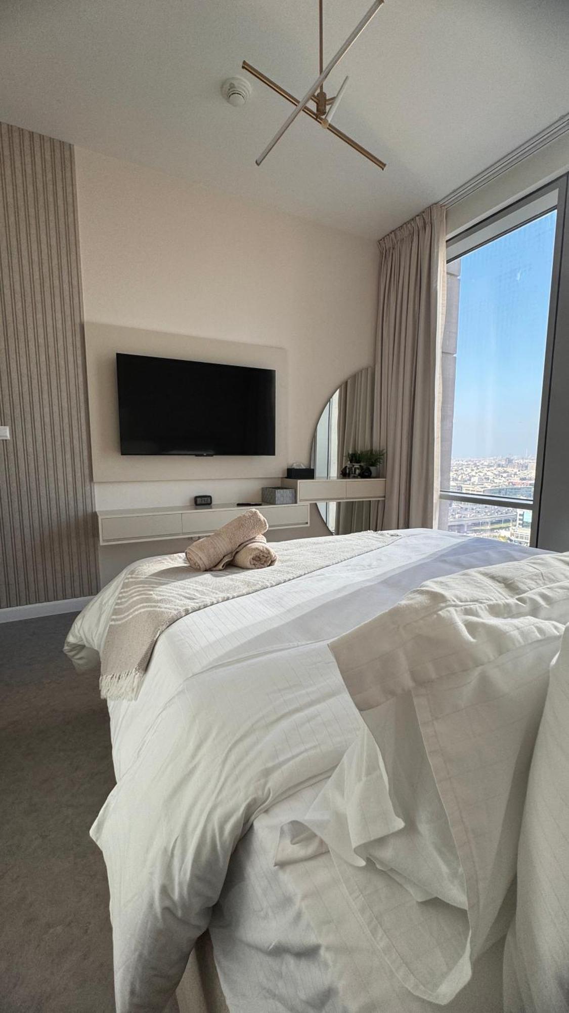 Amazing 1 Bedroom - Downtown Dubai, Canal & Burj Views