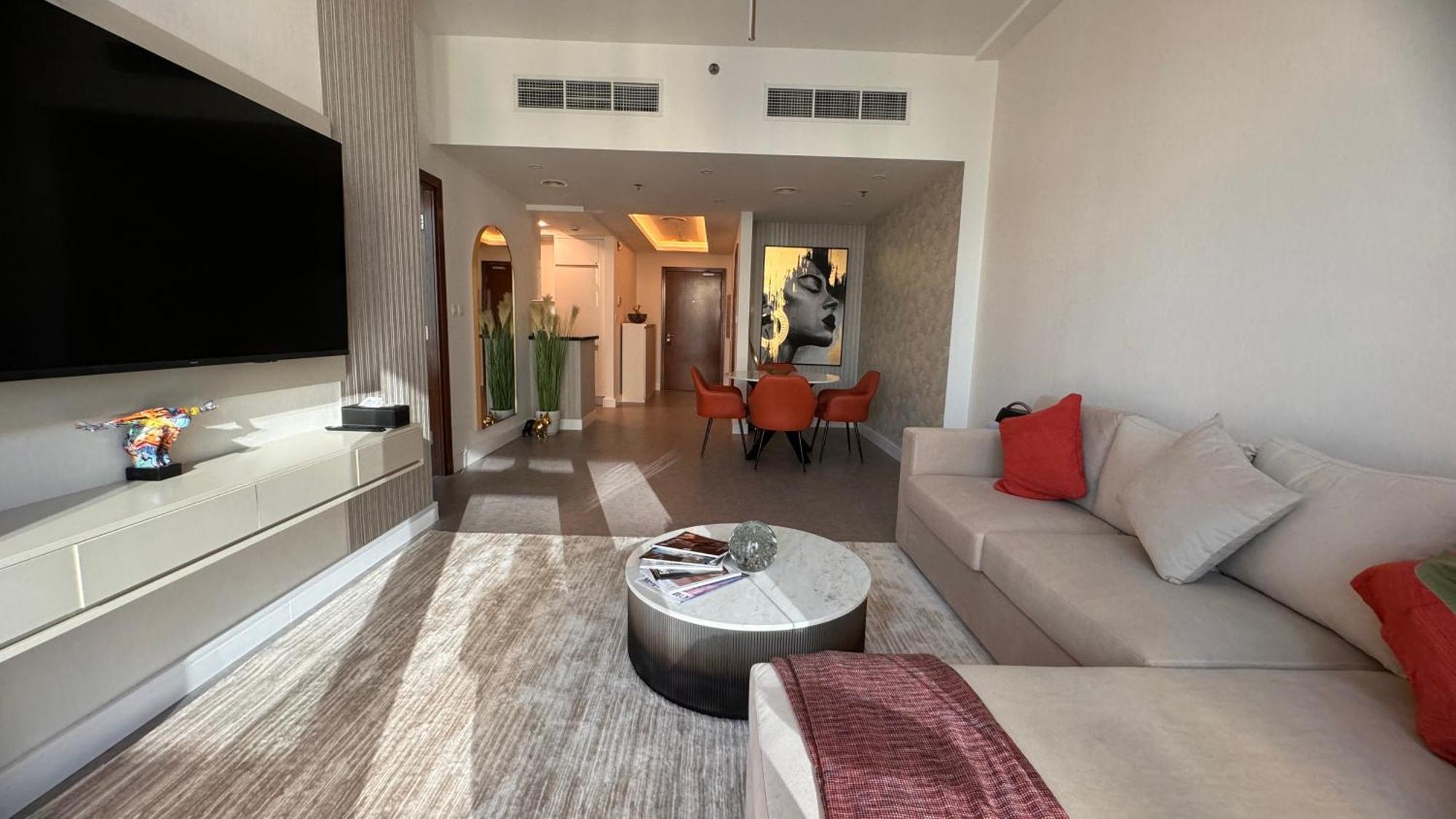 Amazing 1 Bedroom - Downtown Dubai, Canal & Burj Views Apartment *