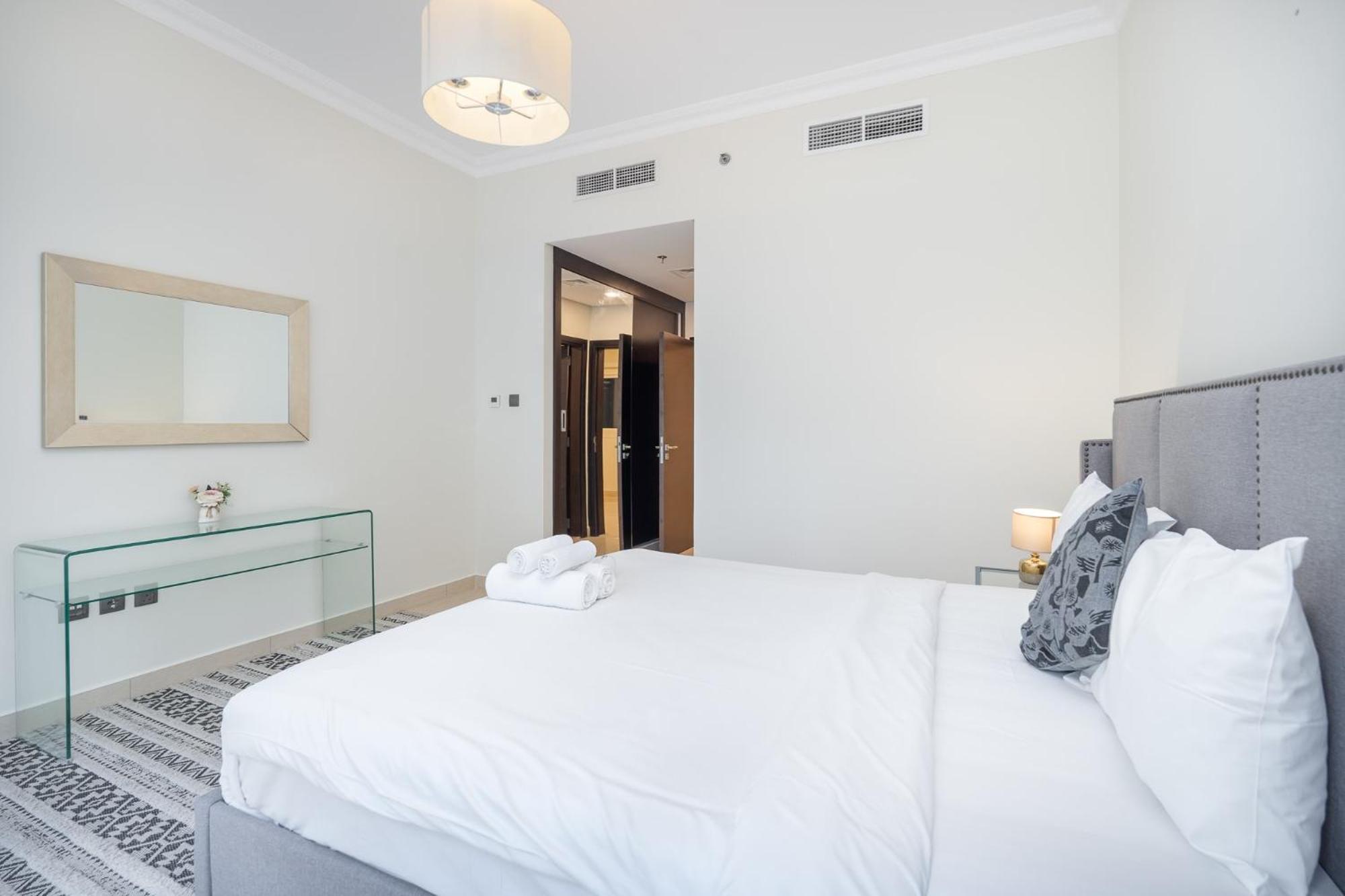 Apartment Prestigious 3-bedroom With Easy Access In Downtown