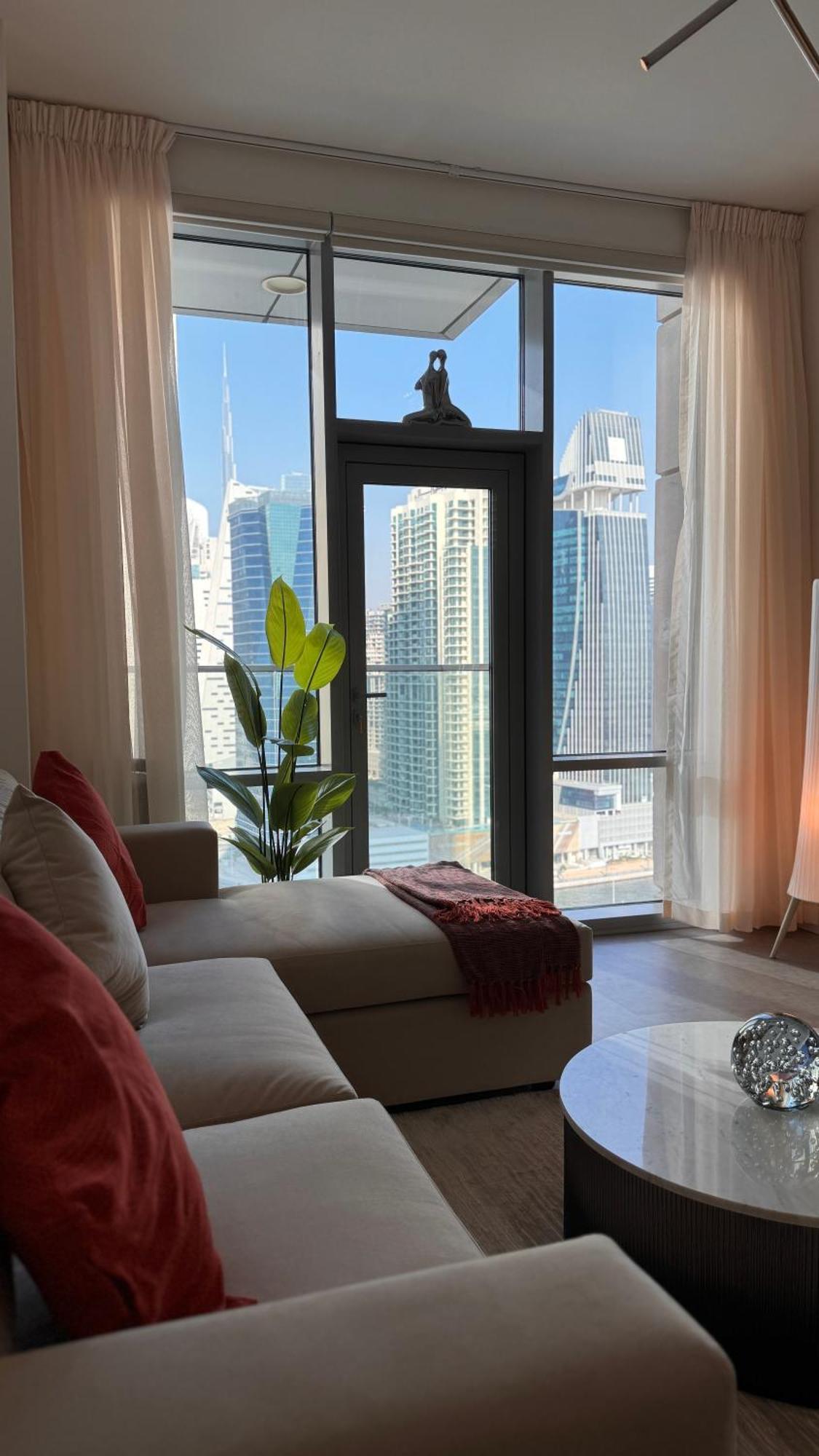 Amazing 1 Bedroom - Downtown Dubai, Canal & Burj Views *