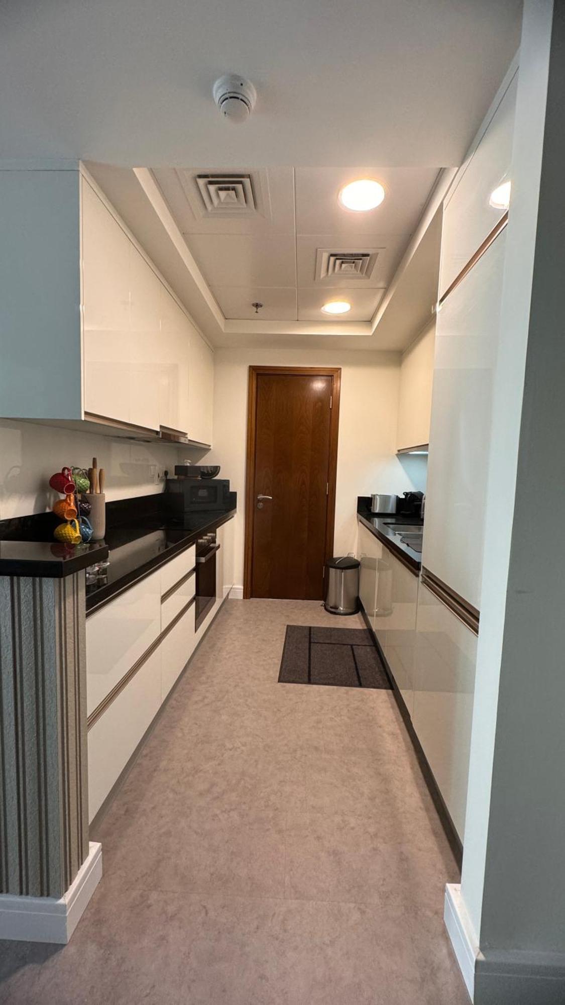Amazing 1 Bedroom - Downtown Dubai, Canal & Burj Views *