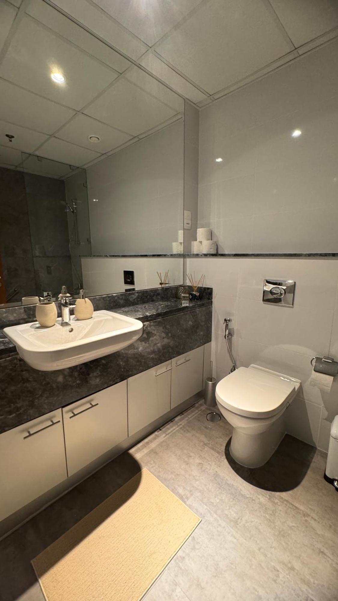 Amazing 1 Bedroom - Downtown Dubai, Canal & Burj Views Apartment Dubai