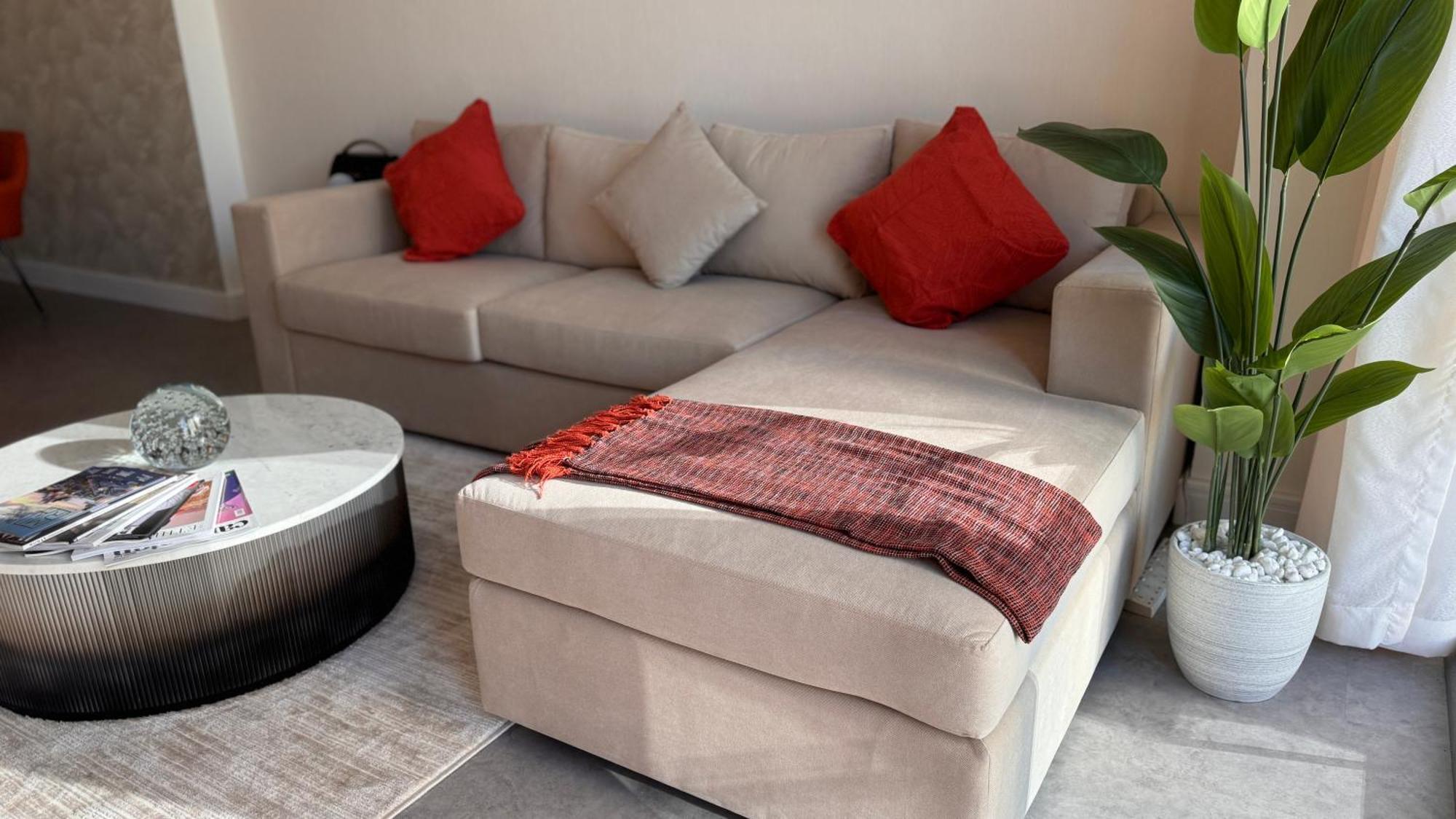 Amazing 1 Bedroom - Downtown Dubai, Canal & Burj Views * Dubai