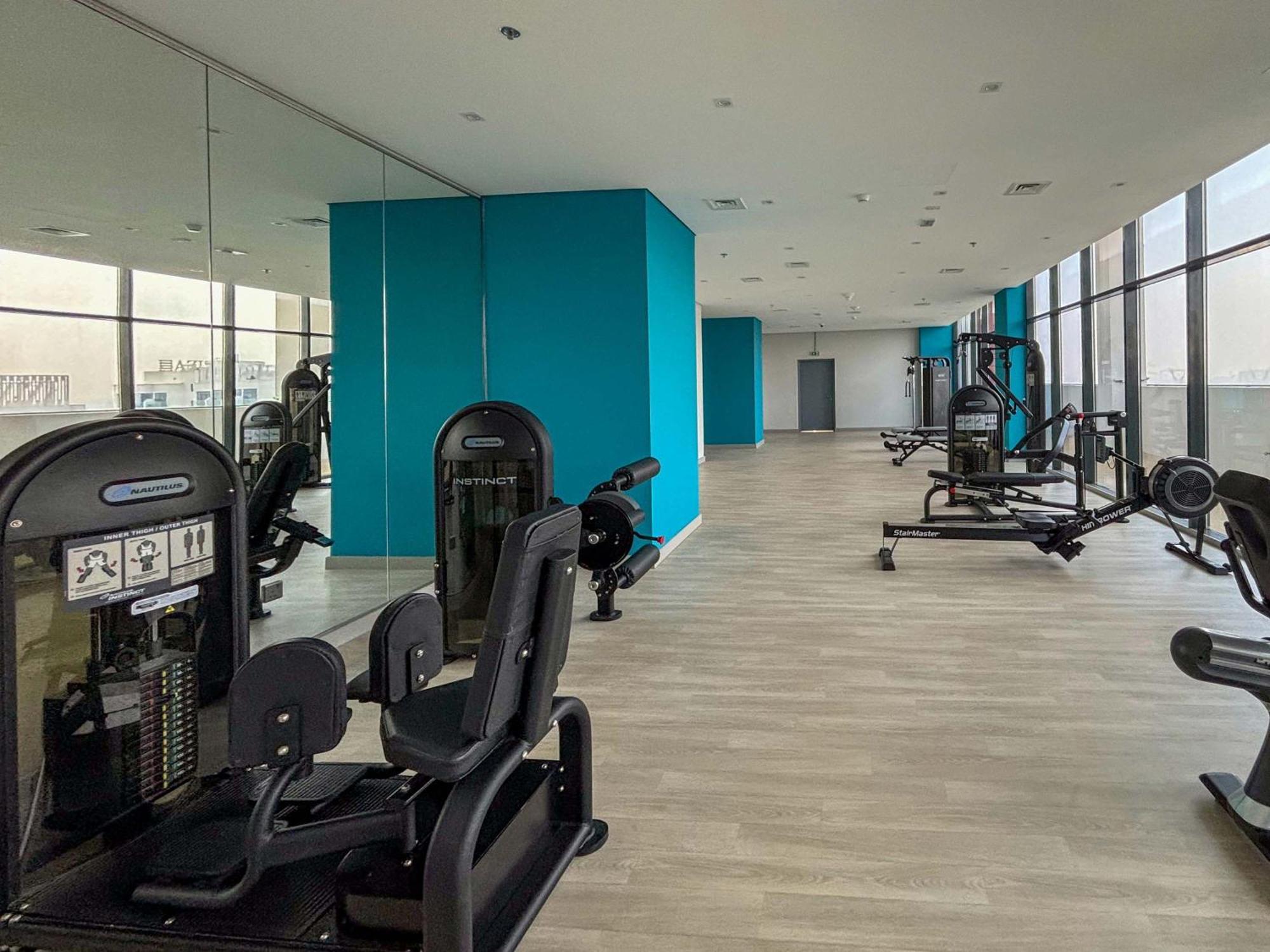 Frank Porter - Azizi Riviera 28 Apartment Dubai