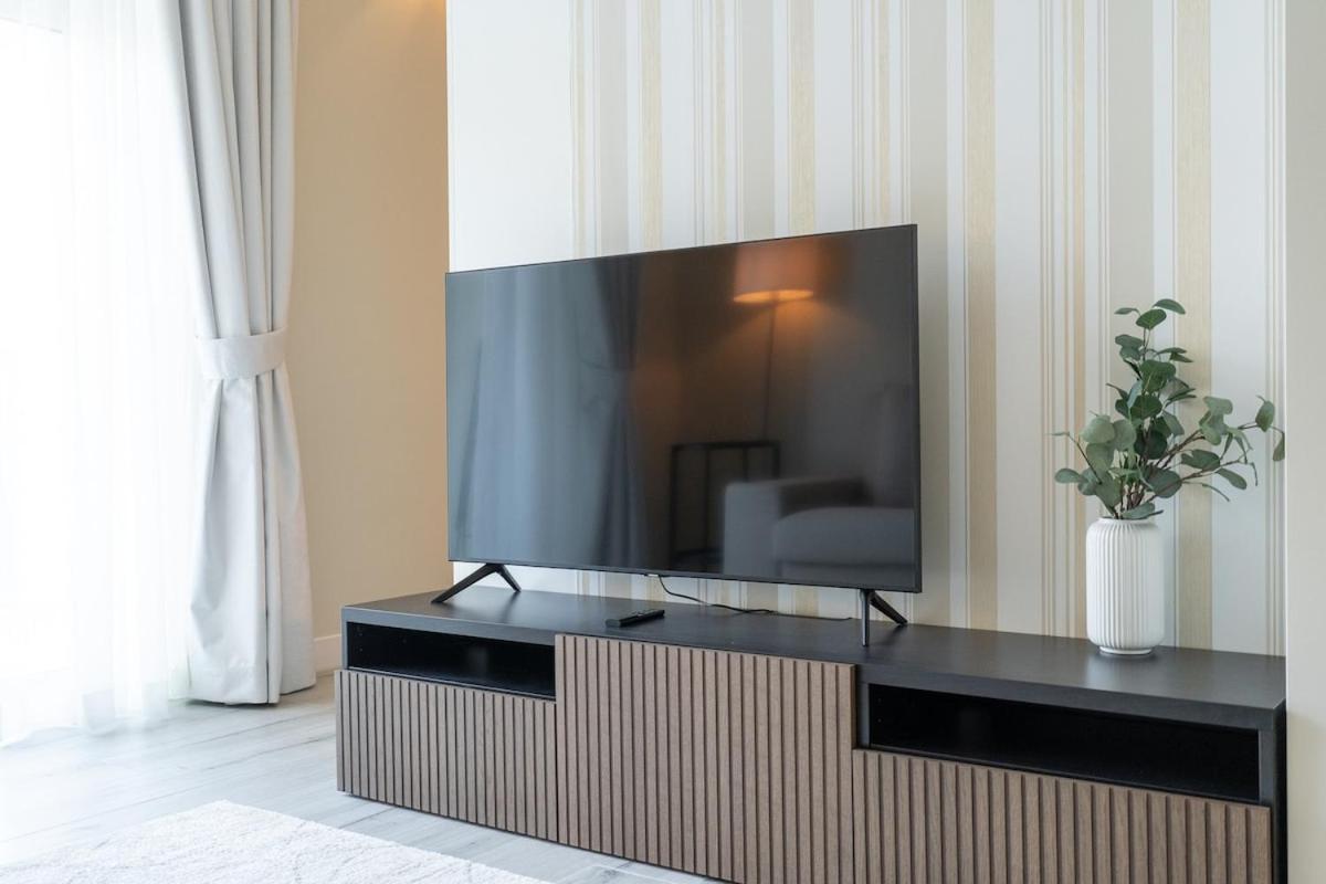 Spectacular 1-bedroom Perfect For 4 In The Greens Apartment Dubai