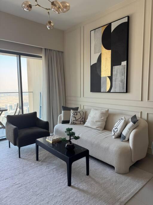 Burj Royale High Floor Near Mall Apartment *