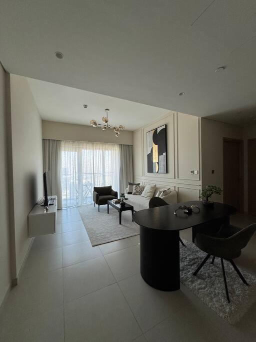Burj Royale High Floor Near Mall Apartment *