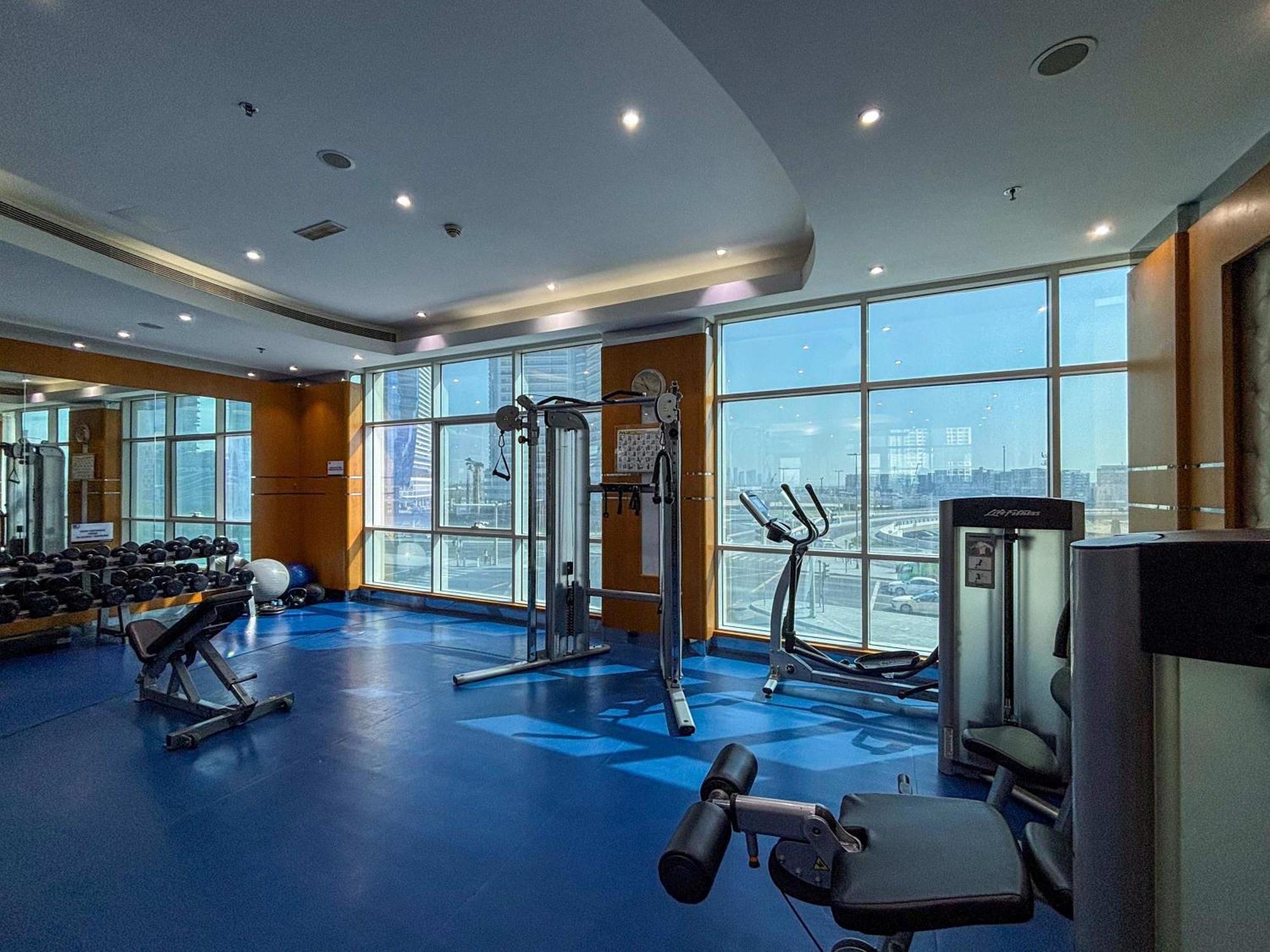 Frank Porter - The Residences At Business Tower Apartment *