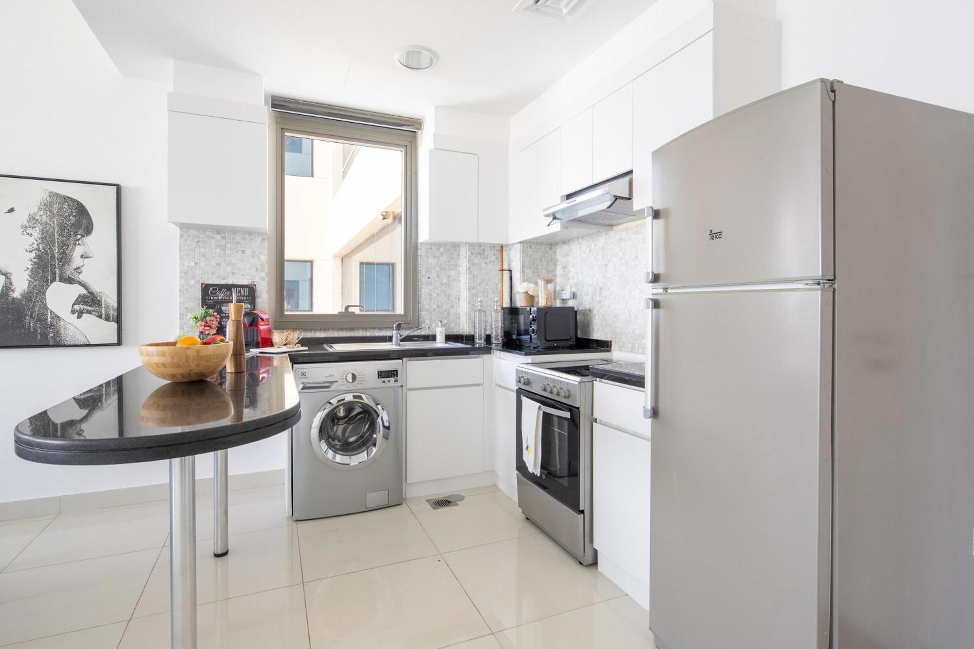 Frank Porter - The Residences At Business Tower Apartment *