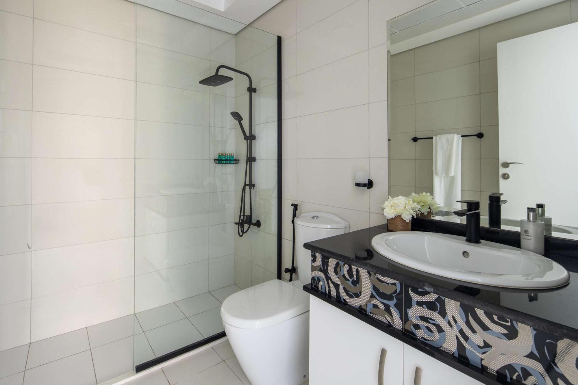 Frank Porter - The Residences At Business Tower * Dubai