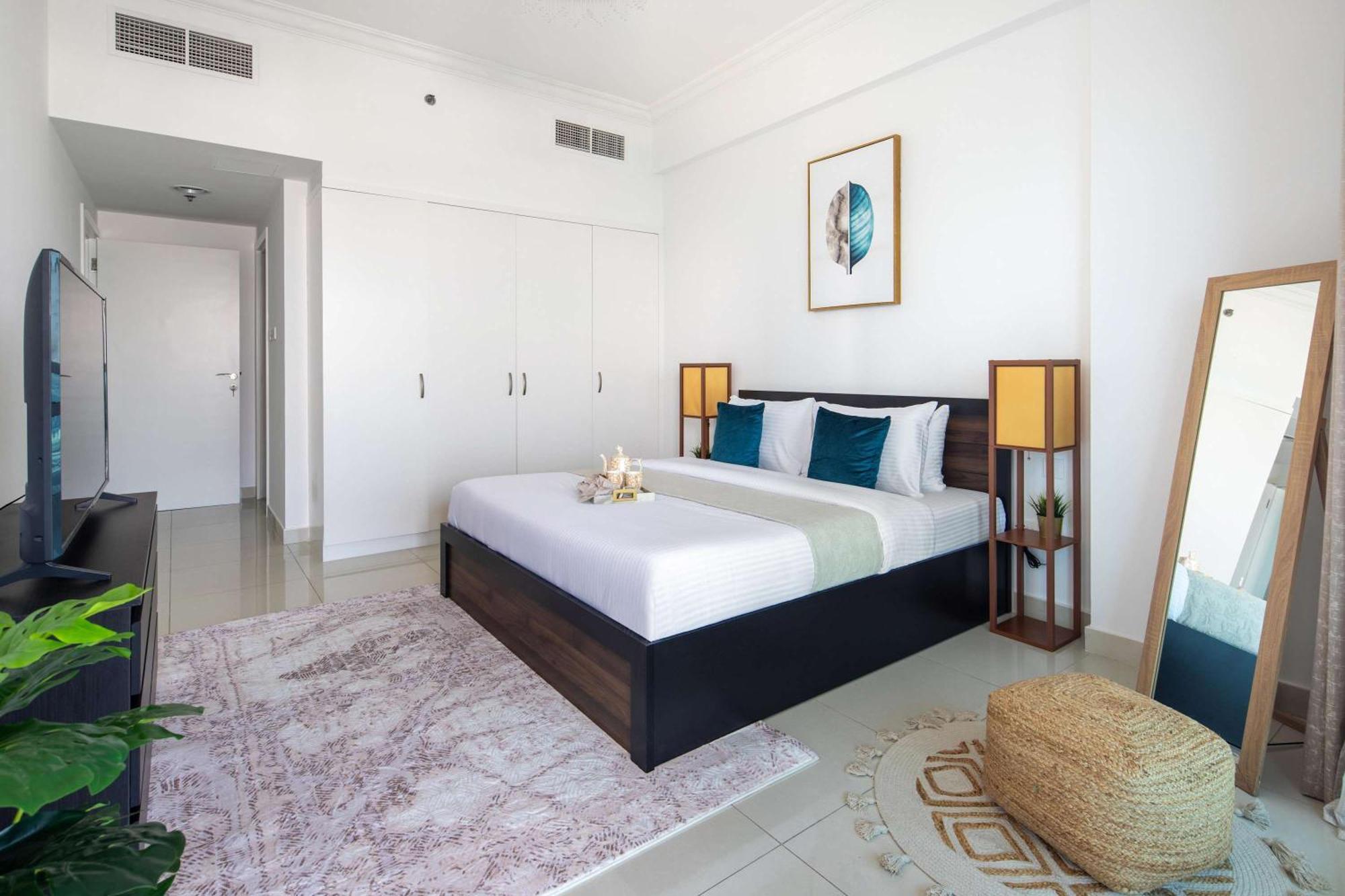 Frank Porter - The Residences At Business Tower Dubai