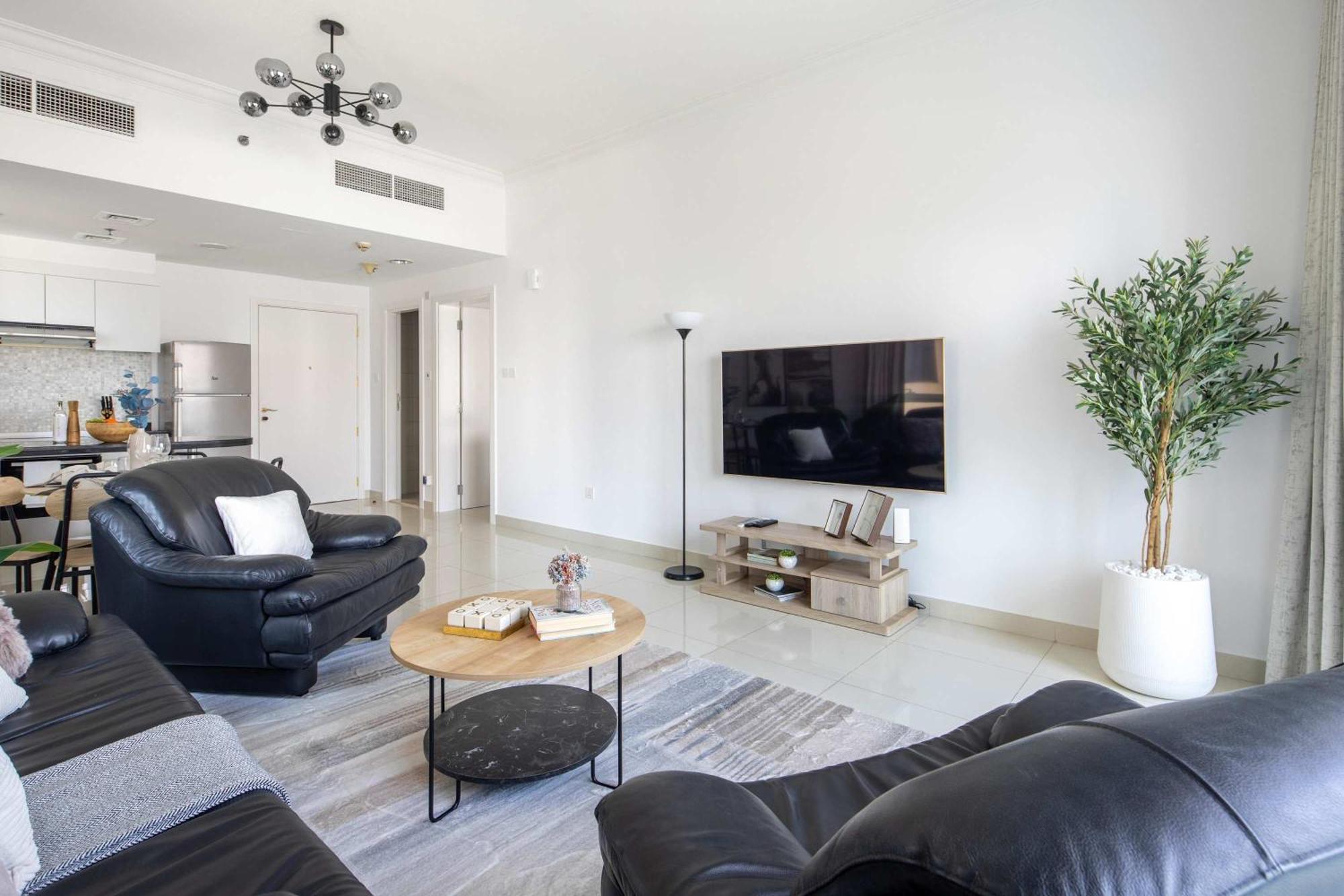 Frank Porter - The Residences At Business Tower Apartment *