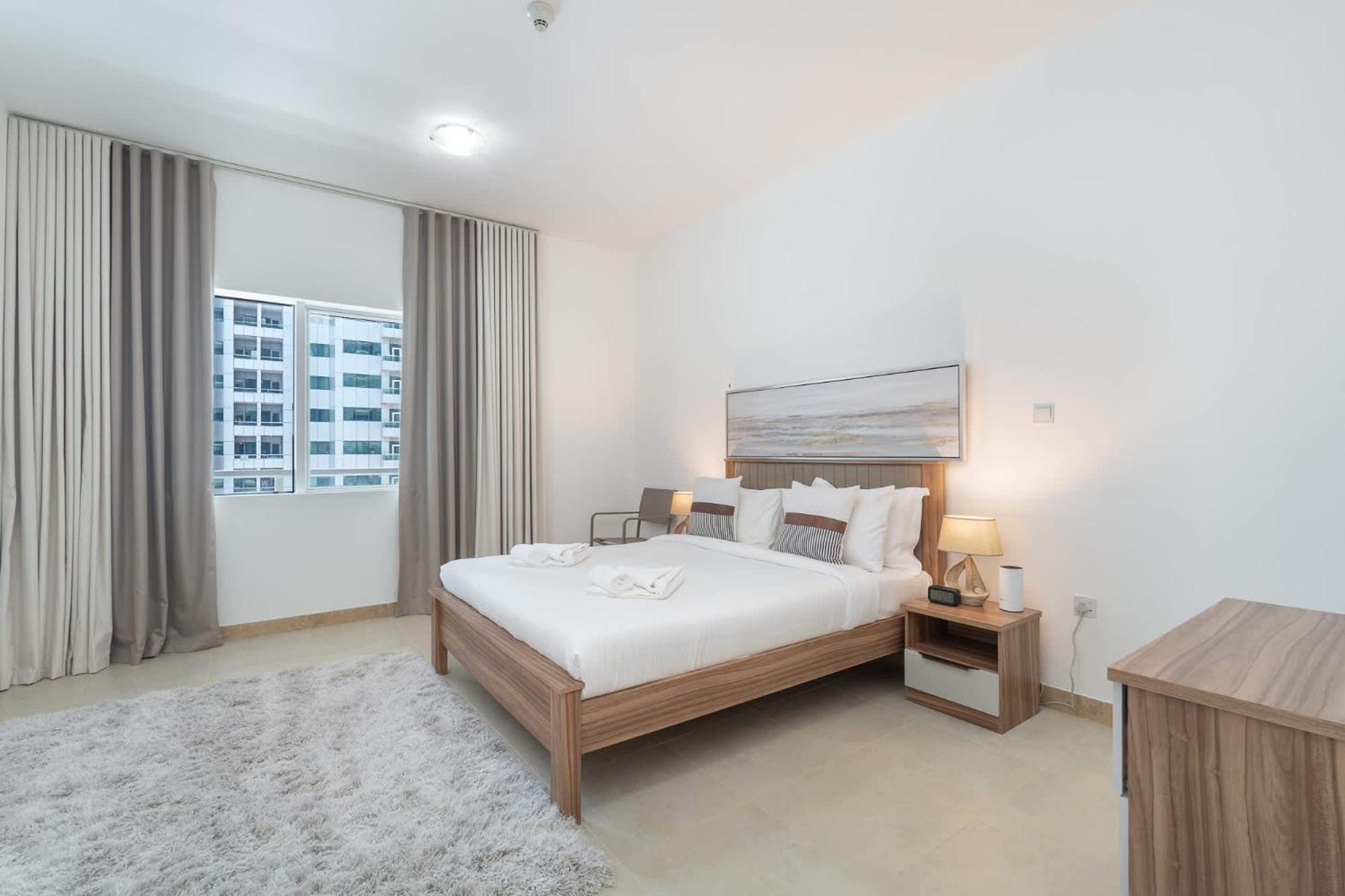 Apartment Elegant 2-bedroom Flat With Pool View In Marina *