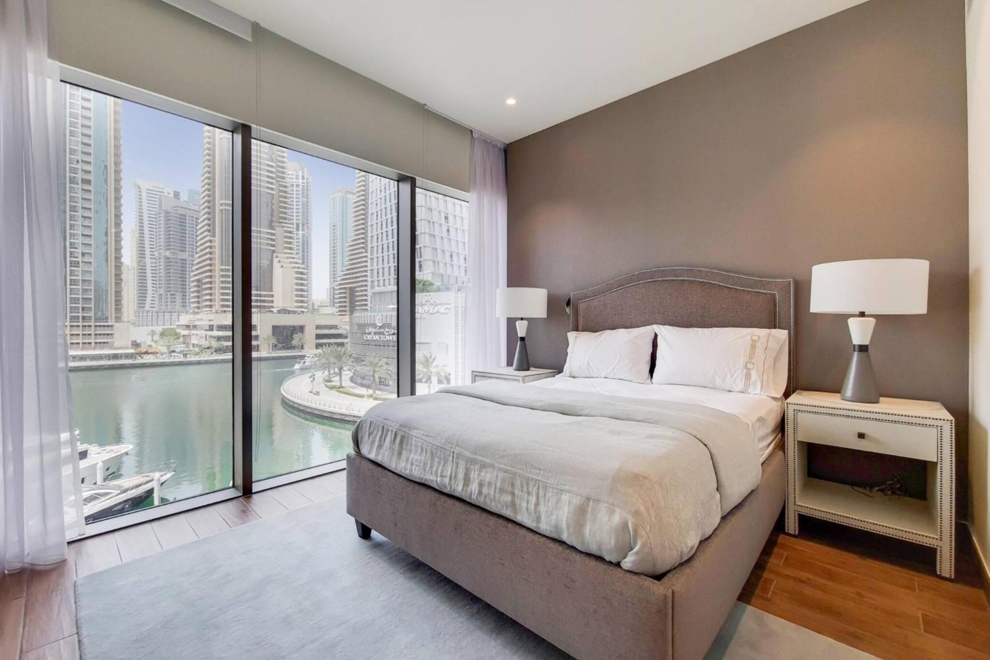 Villa 4 Bed With Marina Views In Jumeirah Dubai