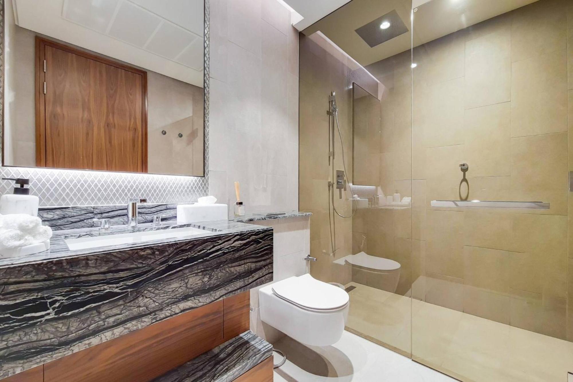 4 Bed With Marina Views In Jumeirah Villa Dubai