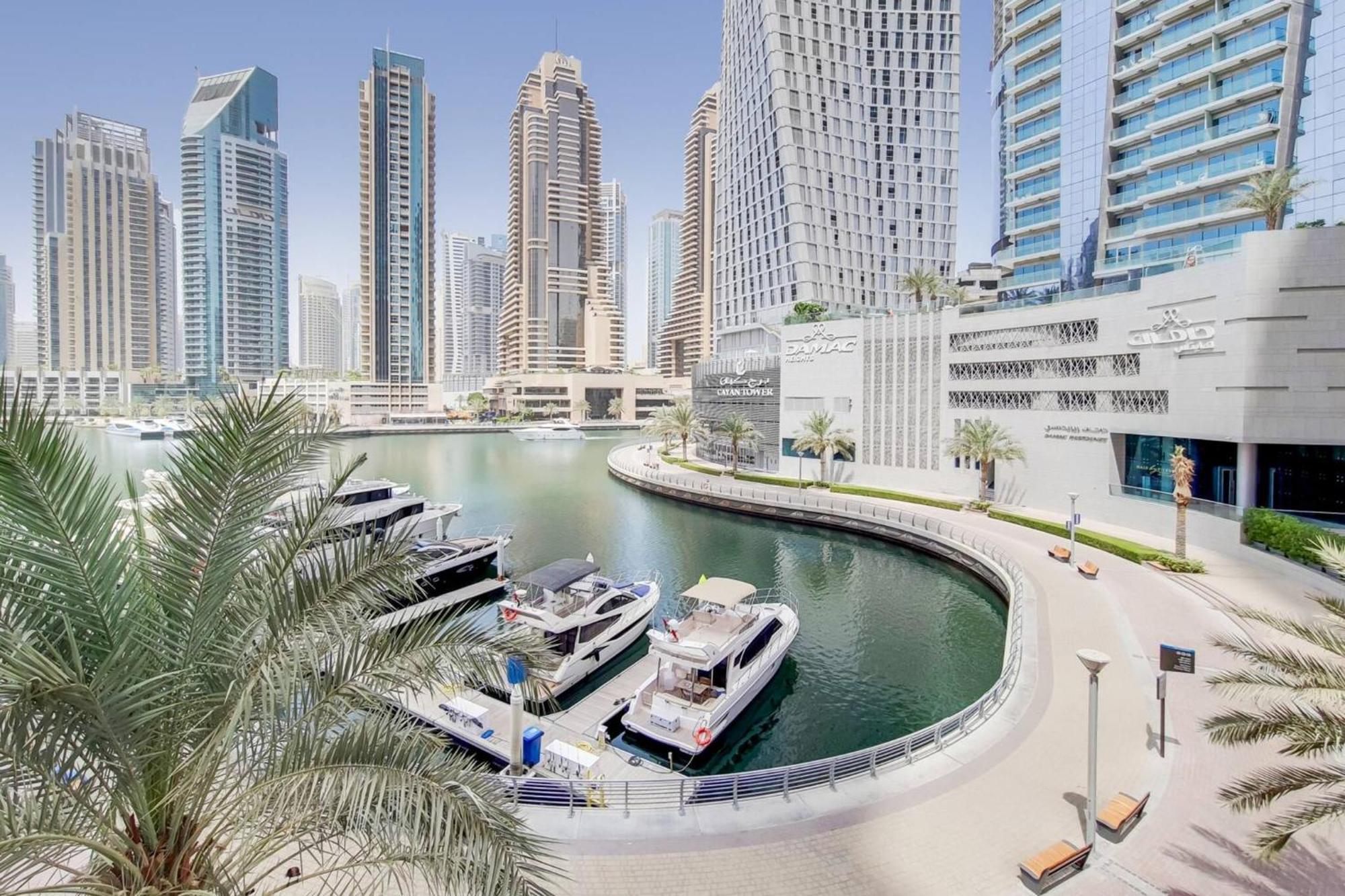 Villa 4 Bed With Marina Views In Jumeirah Dubai